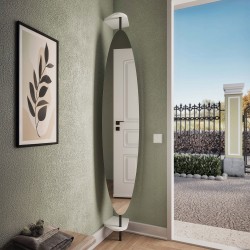 Specchio ovale girevole ideale in un angolo dell’ingresso