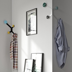 Spider corner coat hooks: a X shaped metal structure with 4 round hangers attached