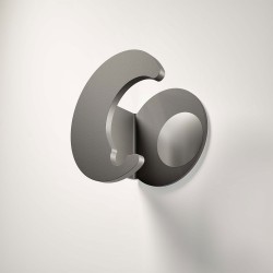 Available accessories: round coat hangers