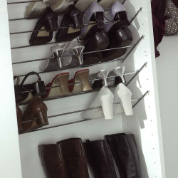 Family F17 hall furniture with ironing board - Detail of the shoe rack shelves